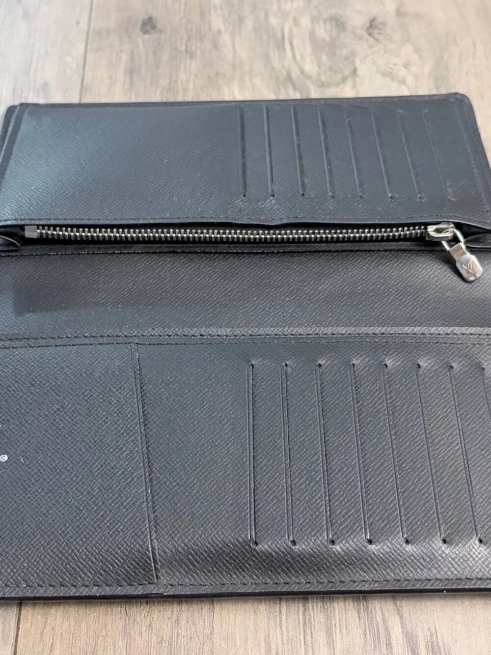 Excellent Louis Vuitton Brazza Men's Black Long Bifold Wallet Folding Logo Taiga